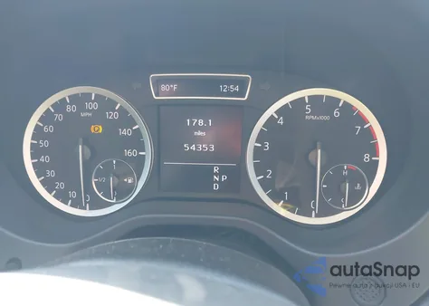 2018 Infiniti Qx30 Luxe z USA, uszkodzony, nr VIN SJKCH5CR1JA005889